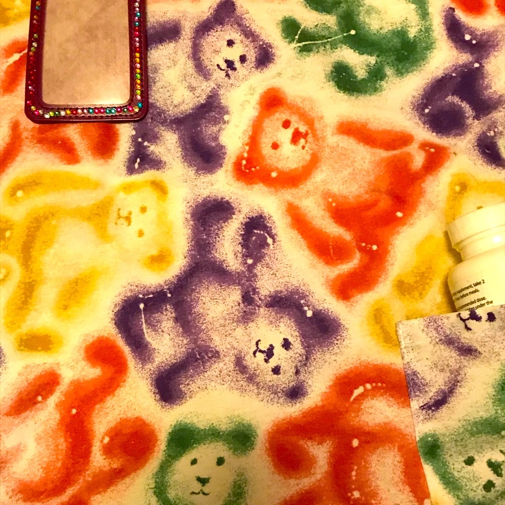 Large gummy bears scrub top 👚🐻 - Picture 3 of 7